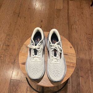 Men’s Brooks Ghost 16.